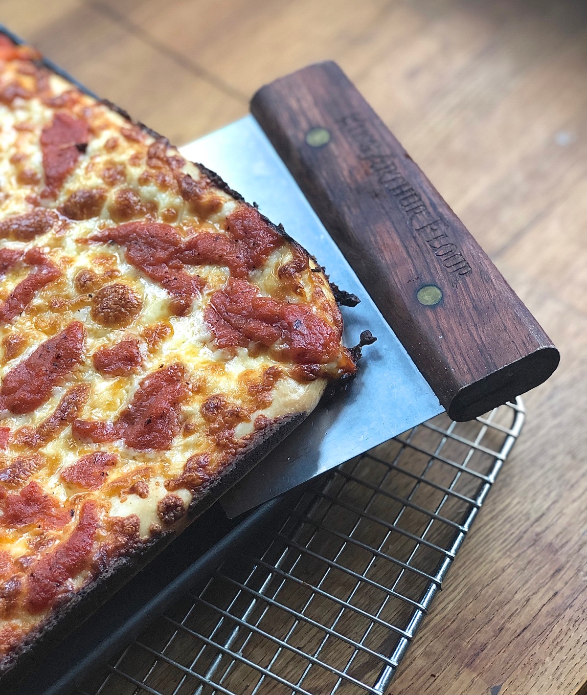 A pair of pan pizza recipes via @kingarthurflour