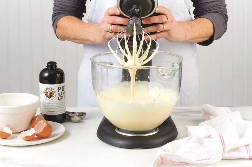 Stand mixer with batter trailing from whisk