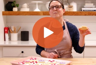 Play button for Cookie Designs videos - select to zoom